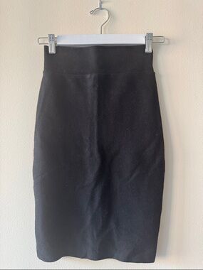 Women’s Black Pull-On Skirt